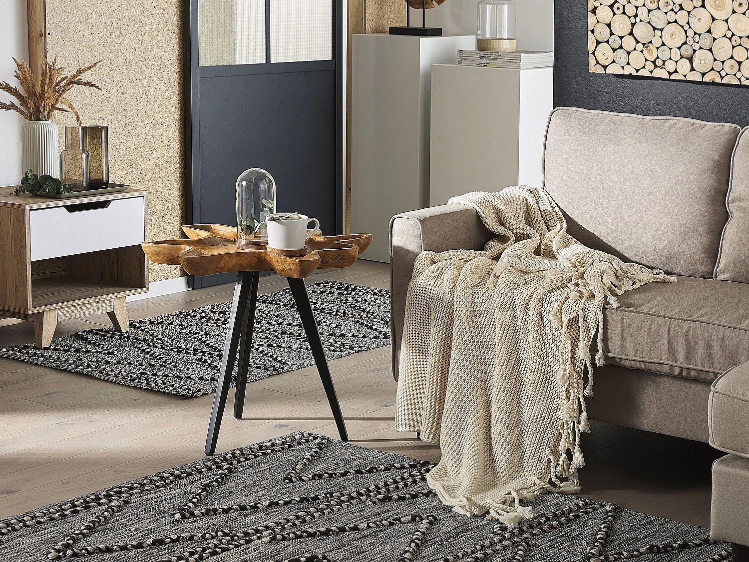 Beliani Elsa, table d’appoint en bois, photo du marchand