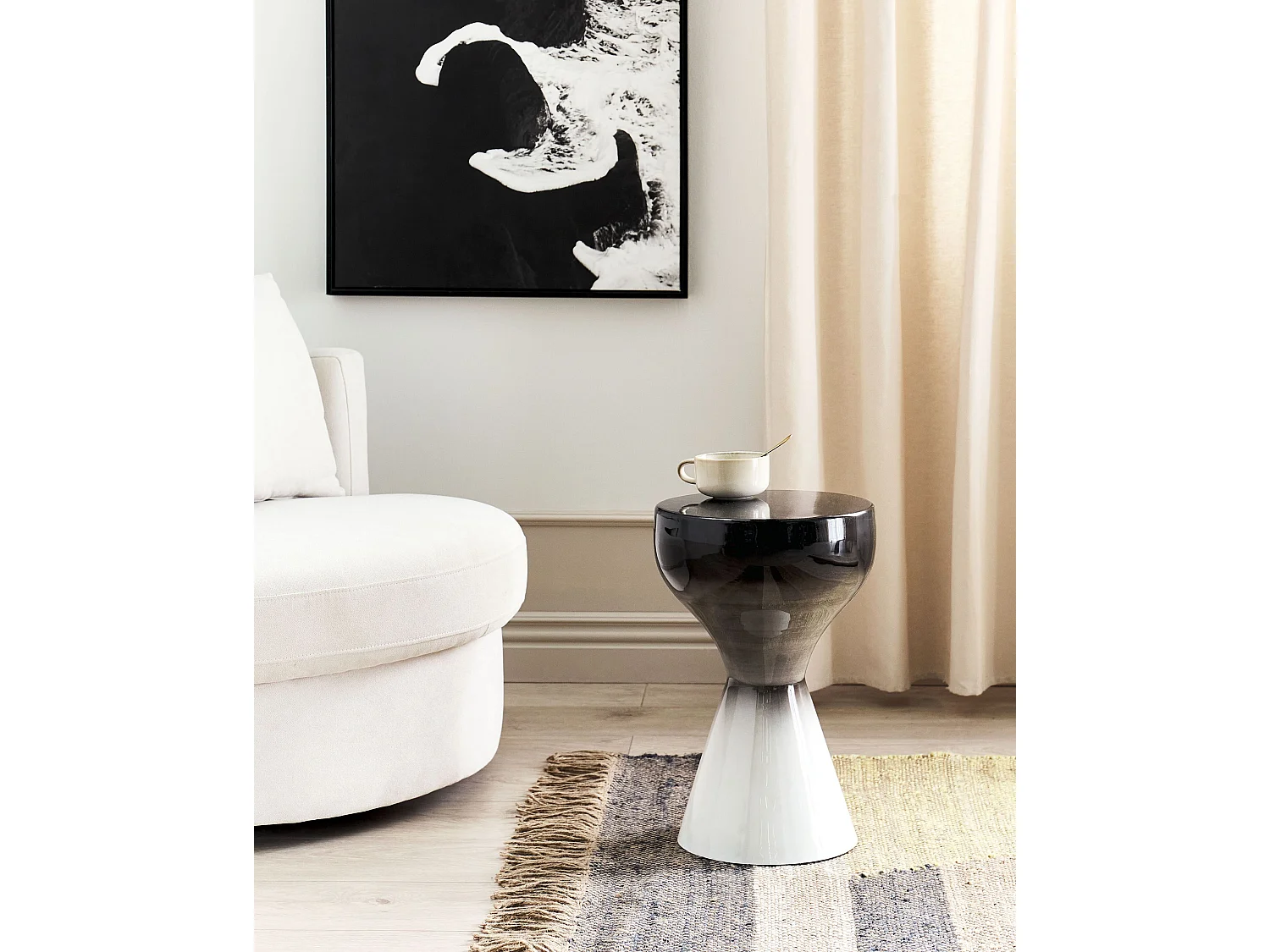 Beliani Tibito, table d’appoint en métal, photo du marchand