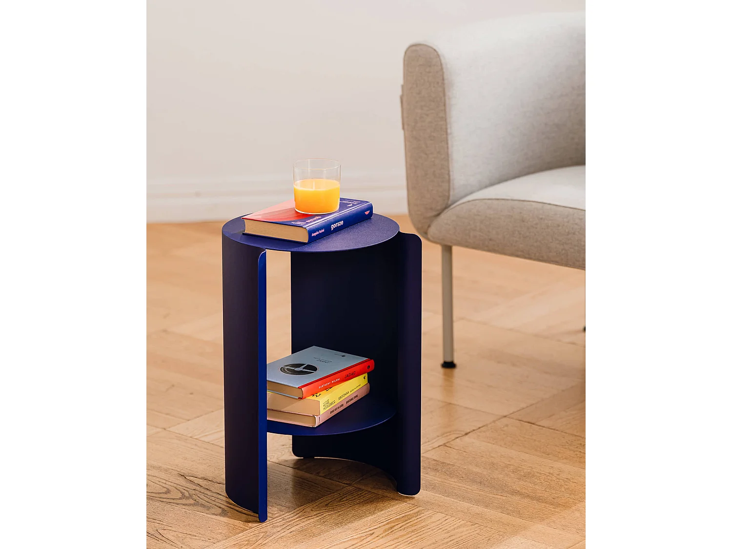 Vente-unique, table d’appoint en métal, photo du marchand