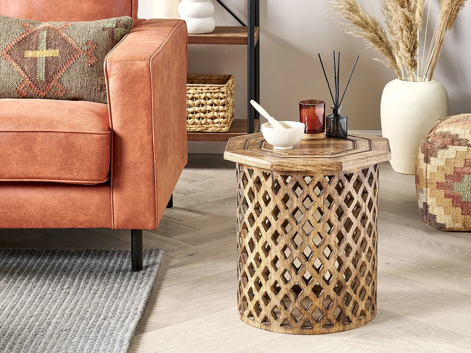 Beliani Khanpur, table d’appoint en bois massif, photo du marchand