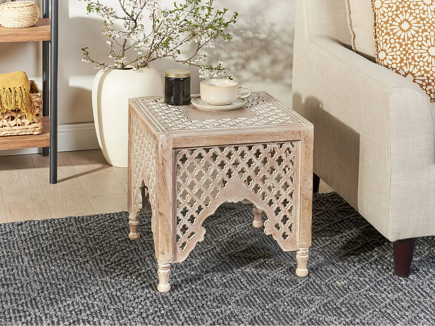 Beliani Kadma, table d’appoint en bois massif, photo du marchand